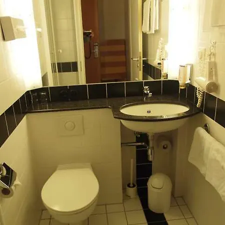 Intercityhotel Frankfurt Airport Hotel 4*