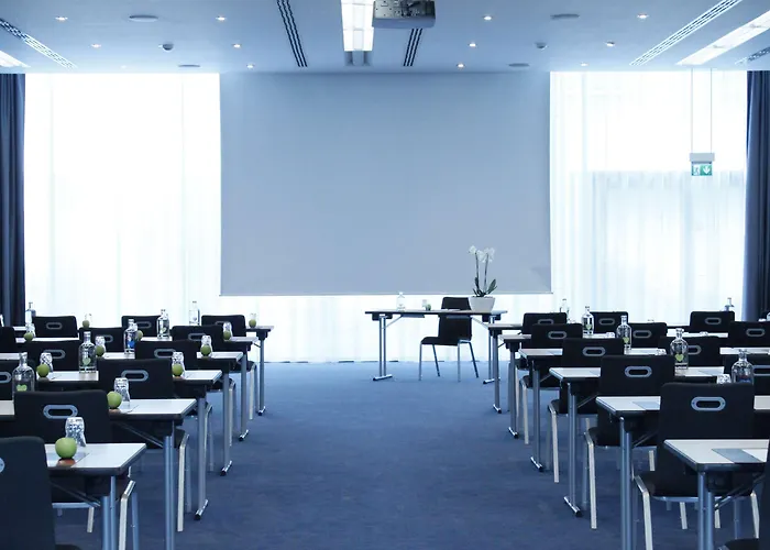 Intercityhotel Frankfurt Airport Hotel 4*