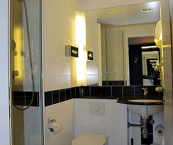 Intercityhotel Frankfurt Airport Hotel 4*